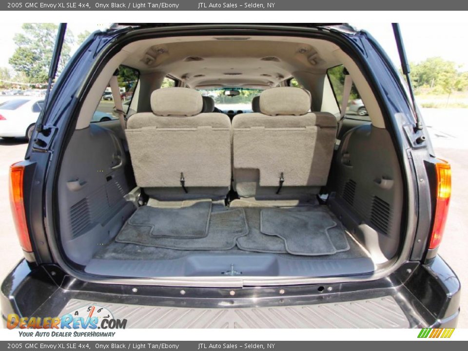 2005 GMC Envoy XL SLE 4x4 Onyx Black / Light Tan/Ebony Photo #11