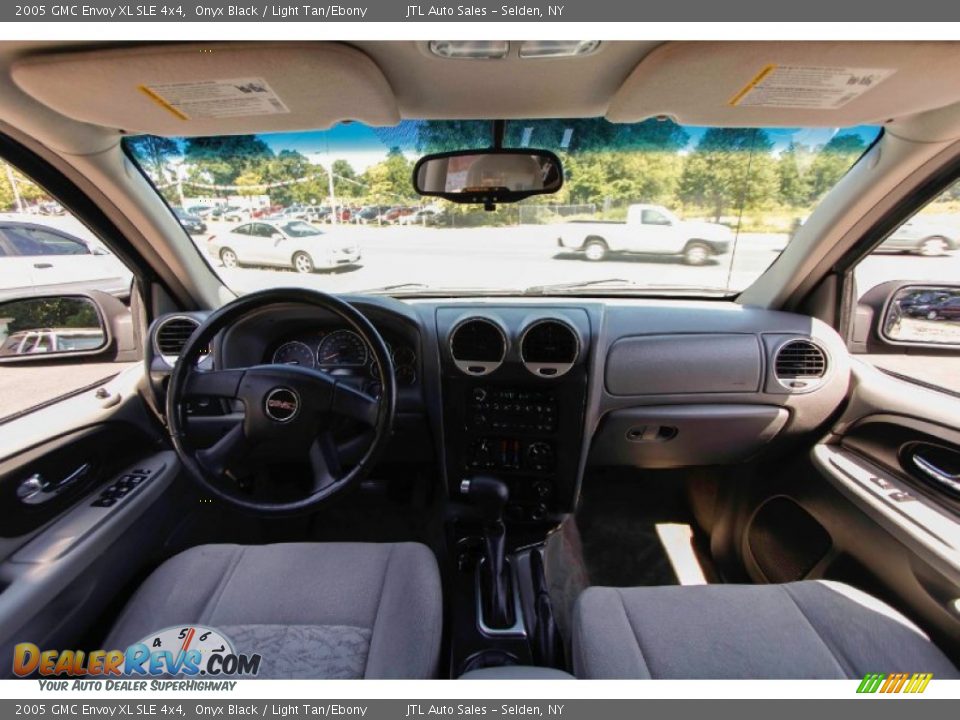 2005 GMC Envoy XL SLE 4x4 Onyx Black / Light Tan/Ebony Photo #15
