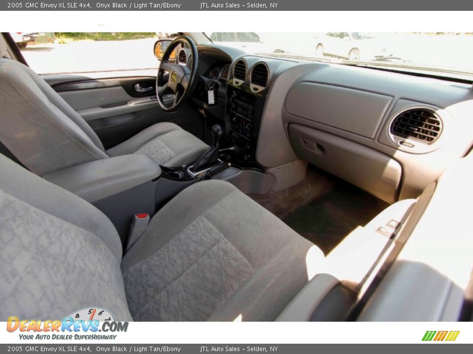 2005 GMC Envoy XL SLE 4x4 Onyx Black / Light Tan/Ebony Photo #17