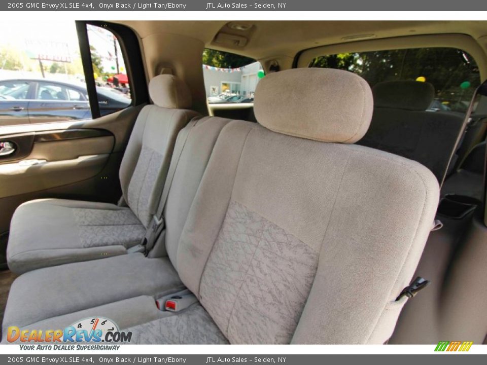 2005 GMC Envoy XL SLE 4x4 Onyx Black / Light Tan/Ebony Photo #18