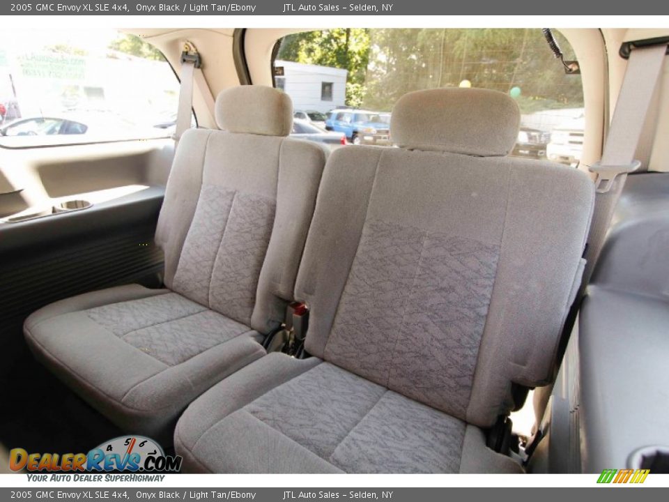 2005 GMC Envoy XL SLE 4x4 Onyx Black / Light Tan/Ebony Photo #19