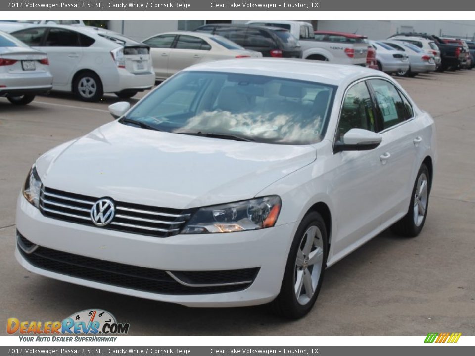 2012 Volkswagen Passat 2.5L SE Candy White / Cornsilk Beige Photo #3