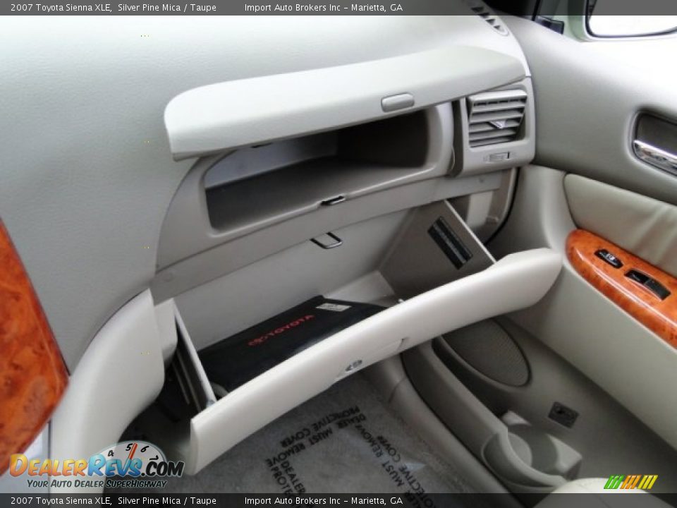 2007 Toyota Sienna XLE Silver Pine Mica / Taupe Photo #18
