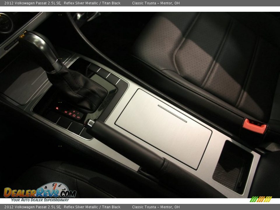 2012 Volkswagen Passat 2.5L SE Reflex Silver Metallic / Titan Black Photo #21