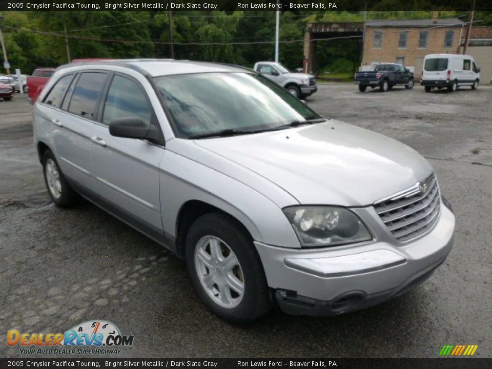 Front 3/4 View of 2005 Chrysler Pacifica Touring Photo #2