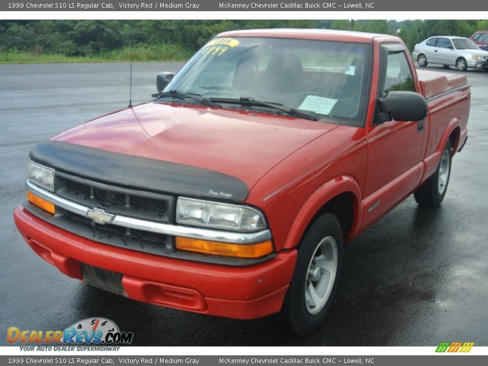 1999 Chevrolet S10 LS Regular Cab Victory Red / Medium Gray Photo #2