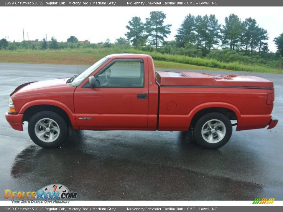 1999 Chevrolet S10 LS Regular Cab Victory Red / Medium Gray Photo #3