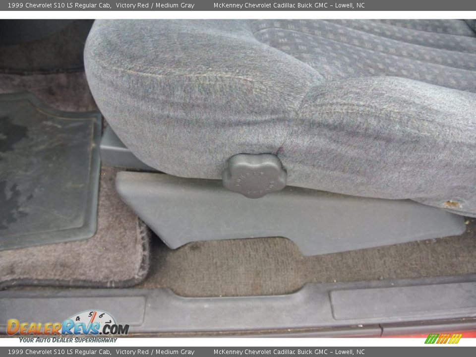 1999 Chevrolet S10 LS Regular Cab Victory Red / Medium Gray Photo #9