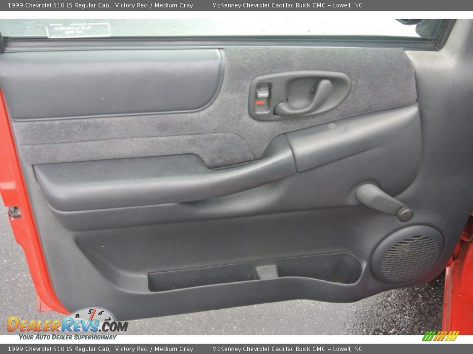 Door Panel of 1999 Chevrolet S10 LS Regular Cab Photo #11