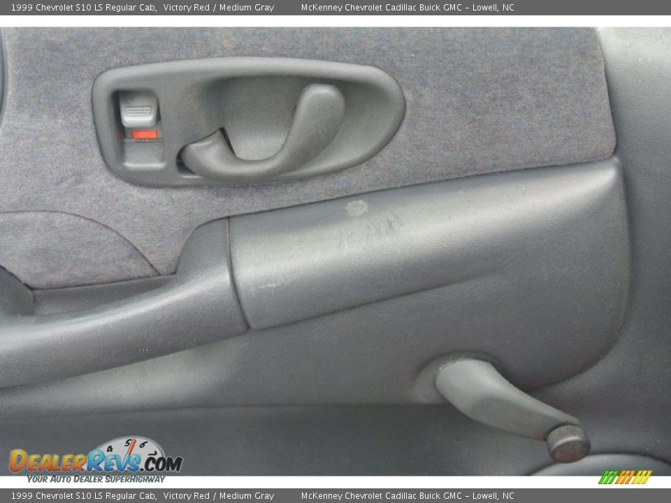 1999 Chevrolet S10 LS Regular Cab Victory Red / Medium Gray Photo #12