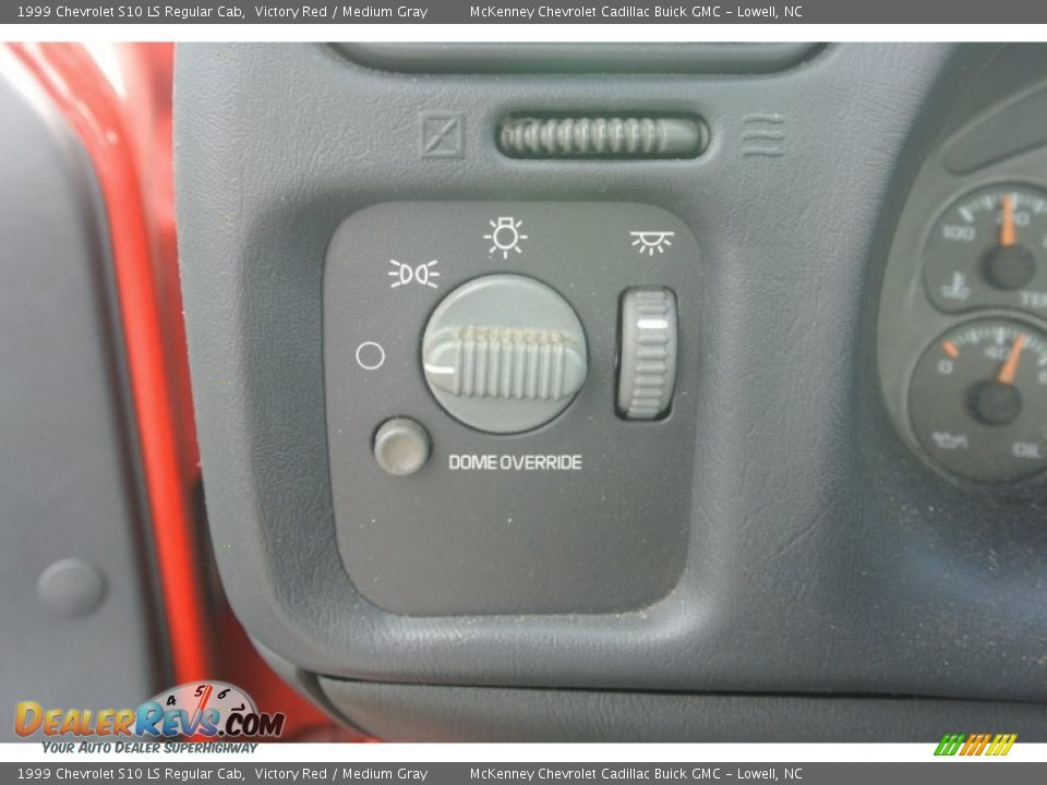 Controls of 1999 Chevrolet S10 LS Regular Cab Photo #13