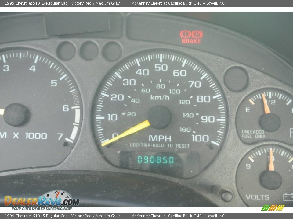 1999 Chevrolet S10 LS Regular Cab Victory Red / Medium Gray Photo #14