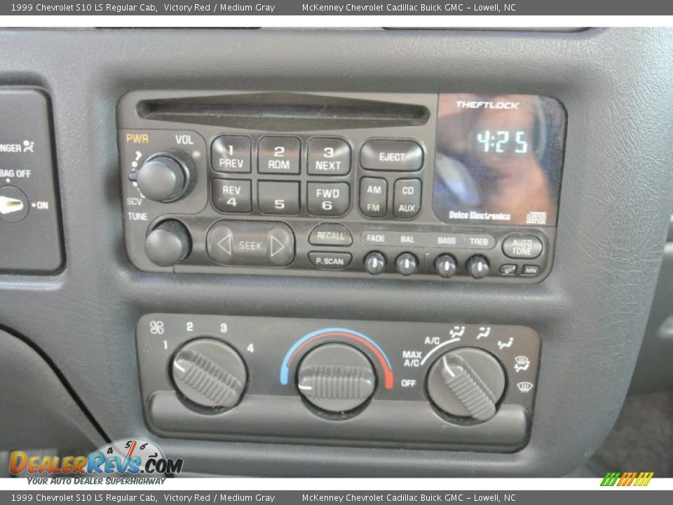 Controls of 1999 Chevrolet S10 LS Regular Cab Photo #16