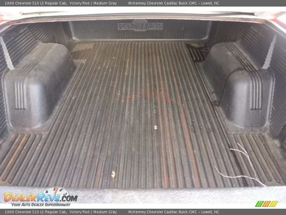 1999 Chevrolet S10 LS Regular Cab Victory Red / Medium Gray Photo #17