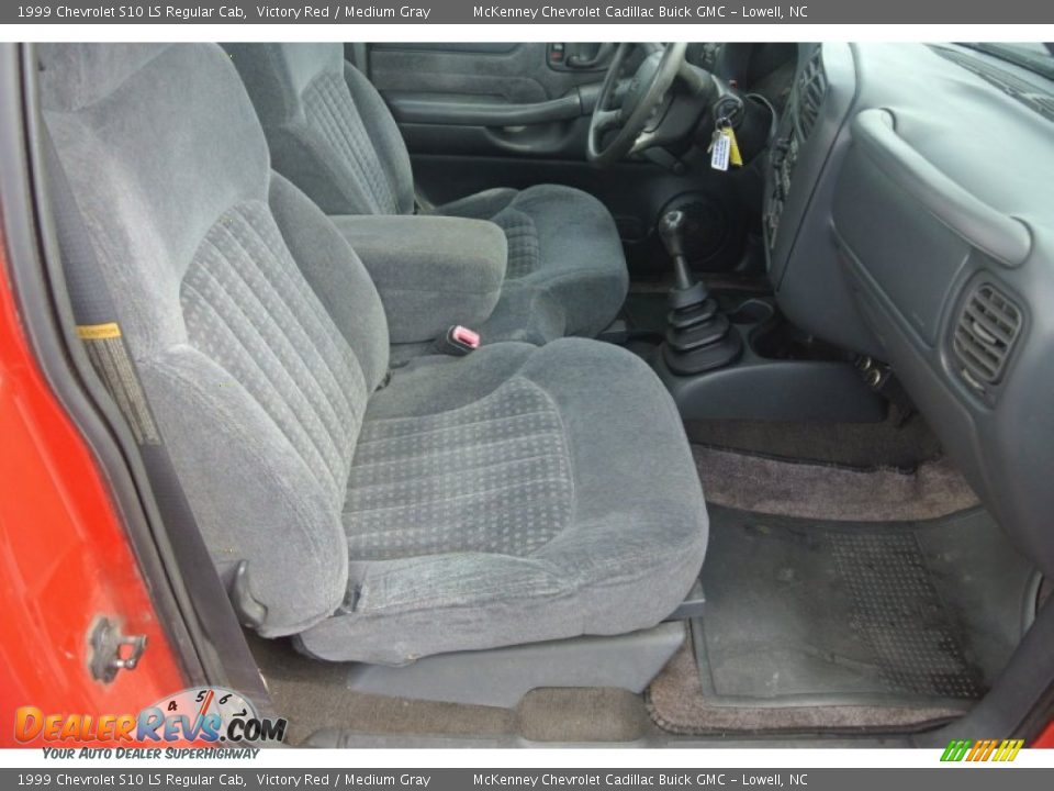 1999 Chevrolet S10 LS Regular Cab Victory Red / Medium Gray Photo #18