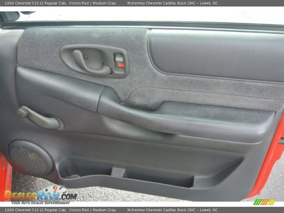 1999 Chevrolet S10 LS Regular Cab Victory Red / Medium Gray Photo #20