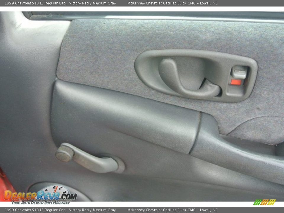 1999 Chevrolet S10 LS Regular Cab Victory Red / Medium Gray Photo #21