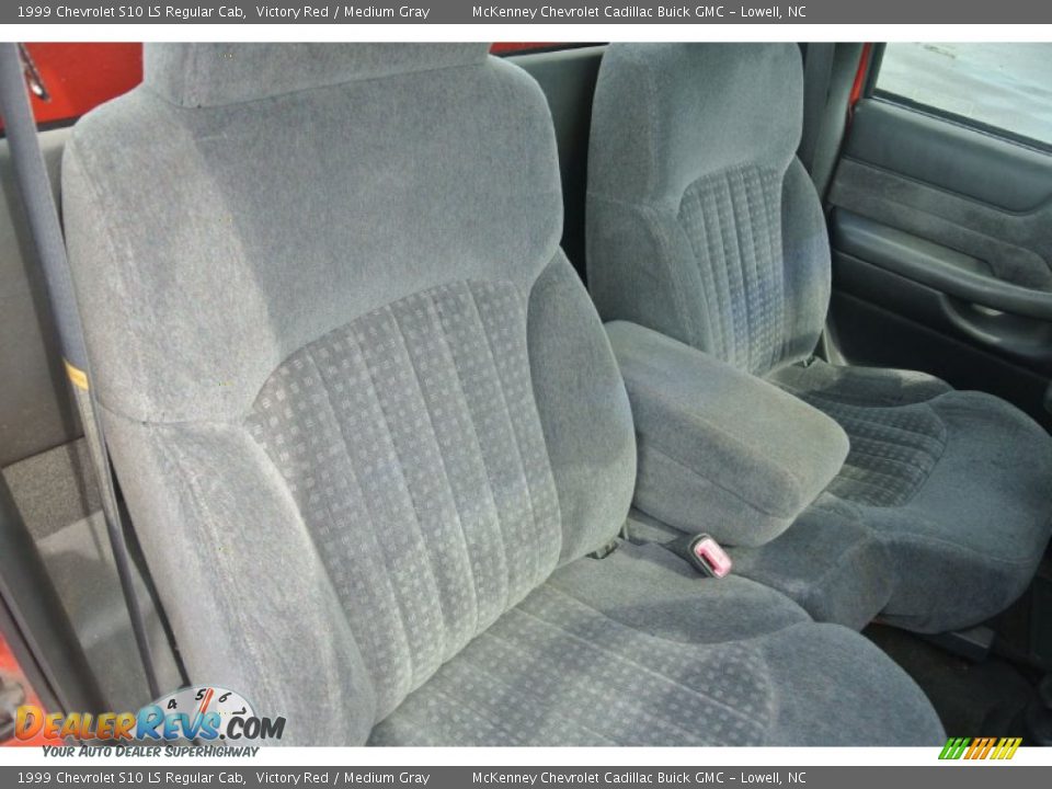 1999 Chevrolet S10 LS Regular Cab Victory Red / Medium Gray Photo #22