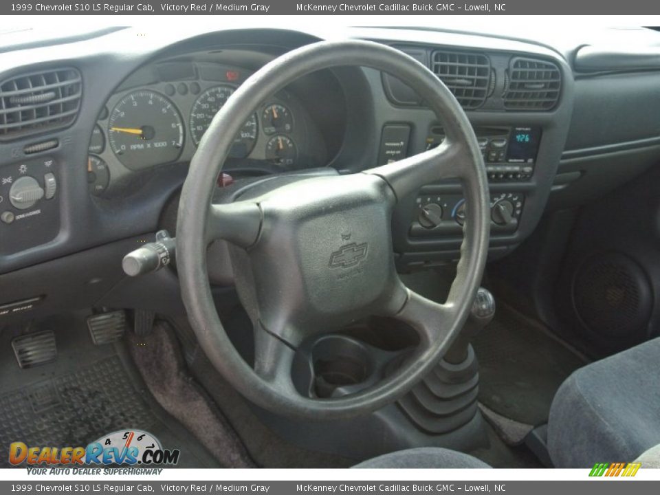 Dashboard of 1999 Chevrolet S10 LS Regular Cab Photo #25