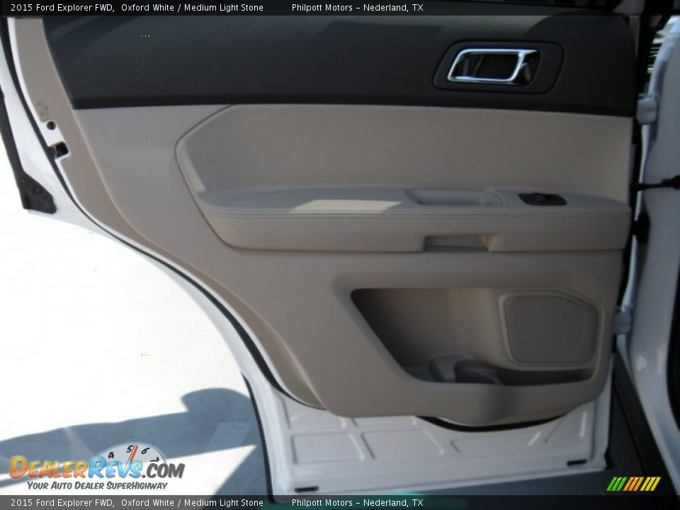 2015 Ford Explorer FWD Oxford White / Medium Light Stone Photo #19