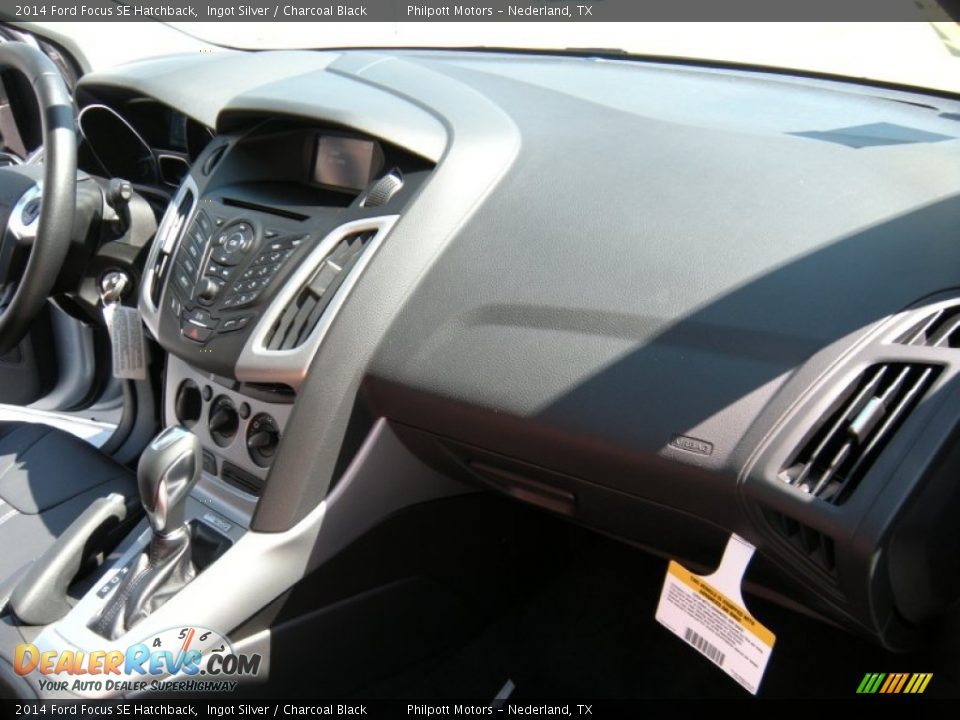 2014 Ford Focus SE Hatchback Ingot Silver / Charcoal Black Photo #17