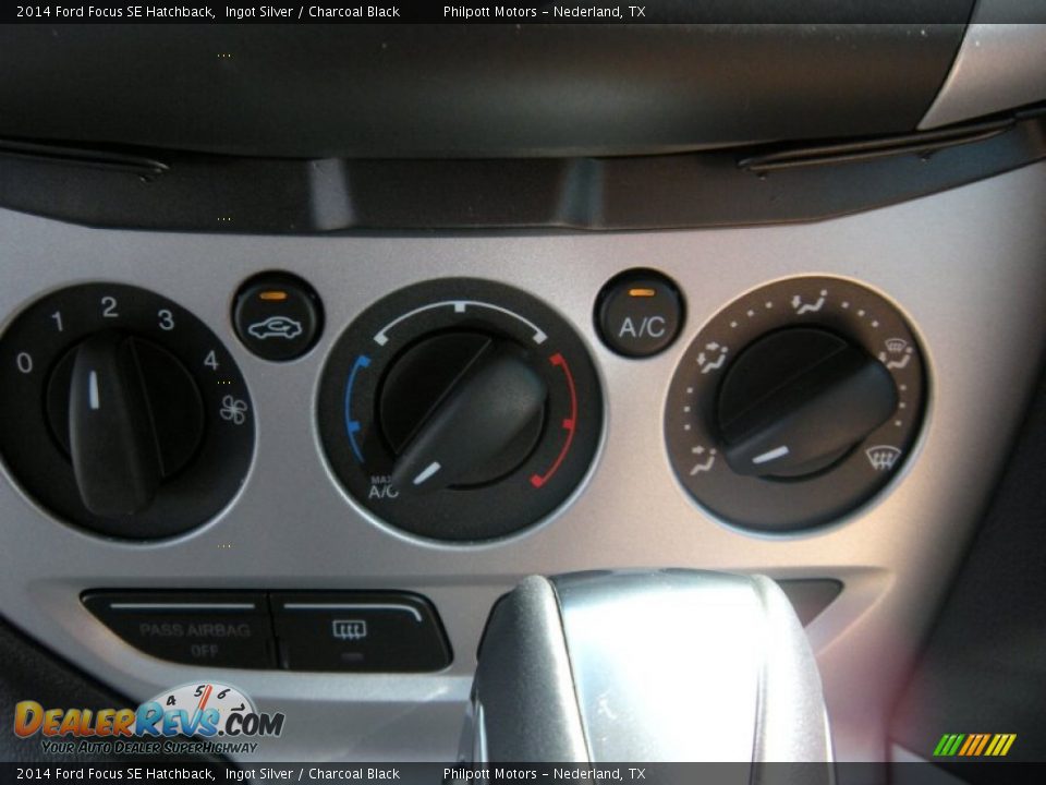 2014 Ford Focus SE Hatchback Ingot Silver / Charcoal Black Photo #29