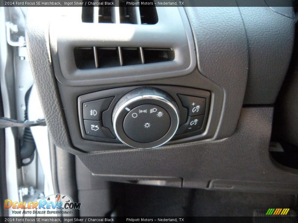 2014 Ford Focus SE Hatchback Ingot Silver / Charcoal Black Photo #33
