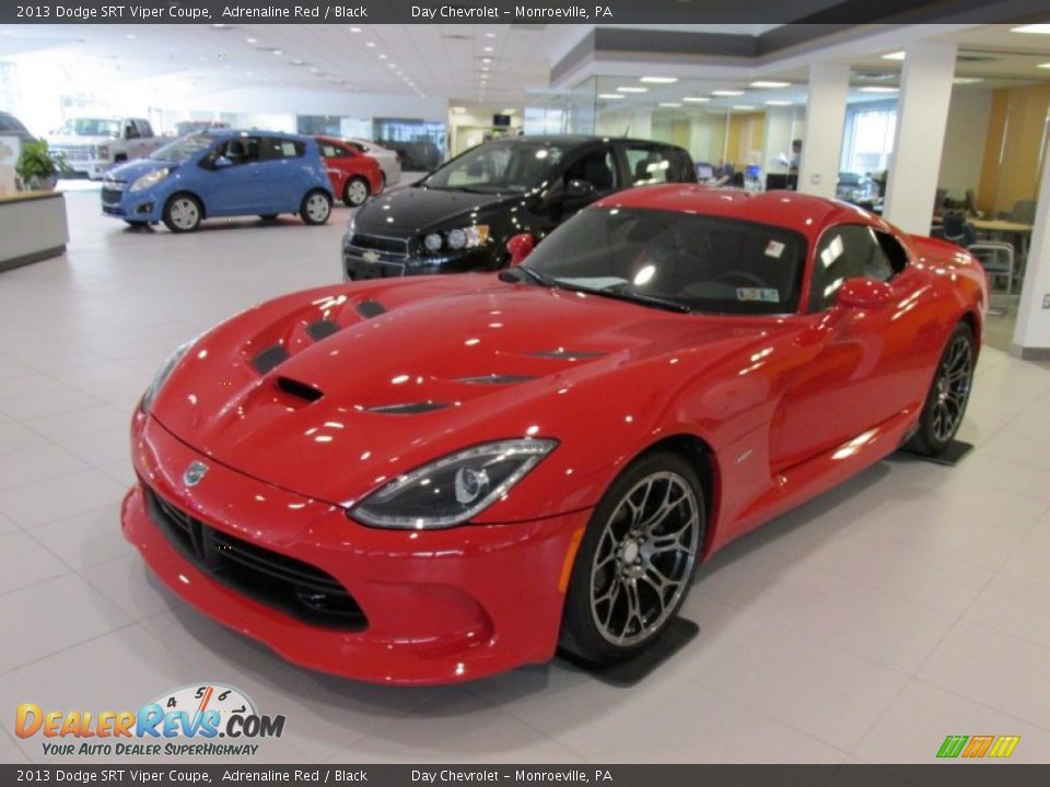 Front 3/4 View of 2013 Dodge SRT Viper Coupe Photo #9