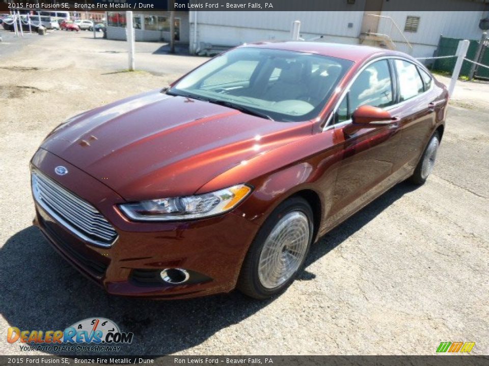 Front 3/4 View of 2015 Ford Fusion SE Photo #4