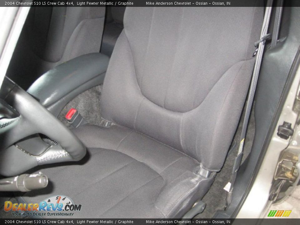 2004 Chevrolet S10 LS Crew Cab 4x4 Light Pewter Metallic / Graphite Photo #7