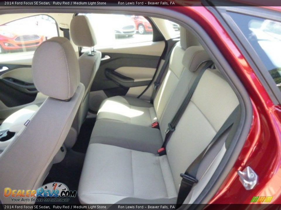 2014 Ford Focus SE Sedan Ruby Red / Medium Light Stone Photo #12