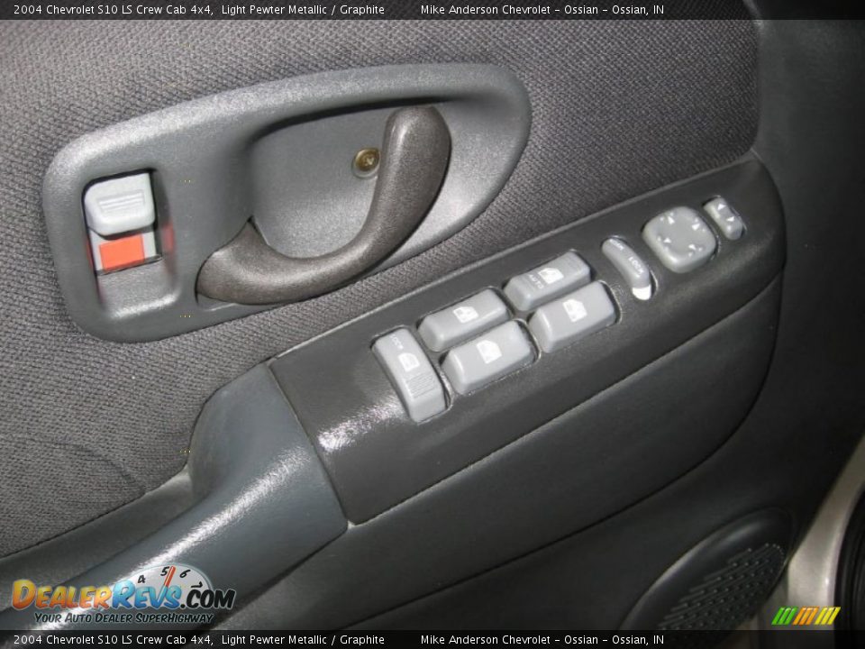 2004 Chevrolet S10 LS Crew Cab 4x4 Light Pewter Metallic / Graphite Photo #9