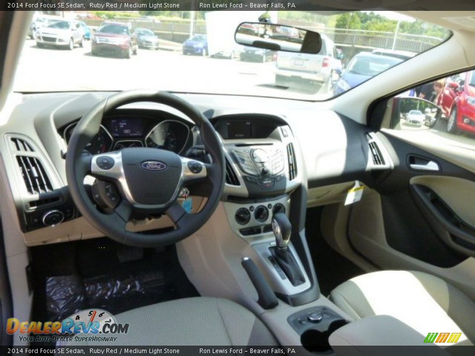2014 Ford Focus SE Sedan Ruby Red / Medium Light Stone Photo #14