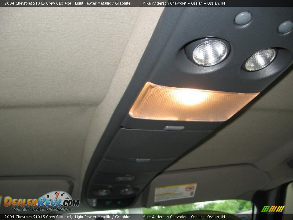 2004 Chevrolet S10 LS Crew Cab 4x4 Light Pewter Metallic / Graphite Photo #10