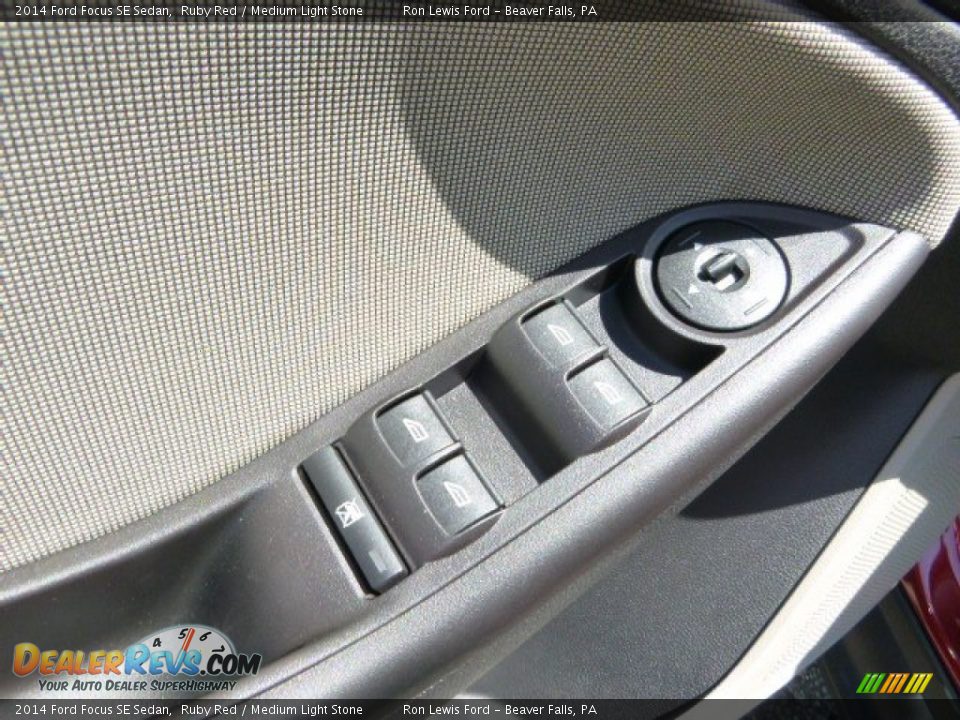 2014 Ford Focus SE Sedan Ruby Red / Medium Light Stone Photo #15