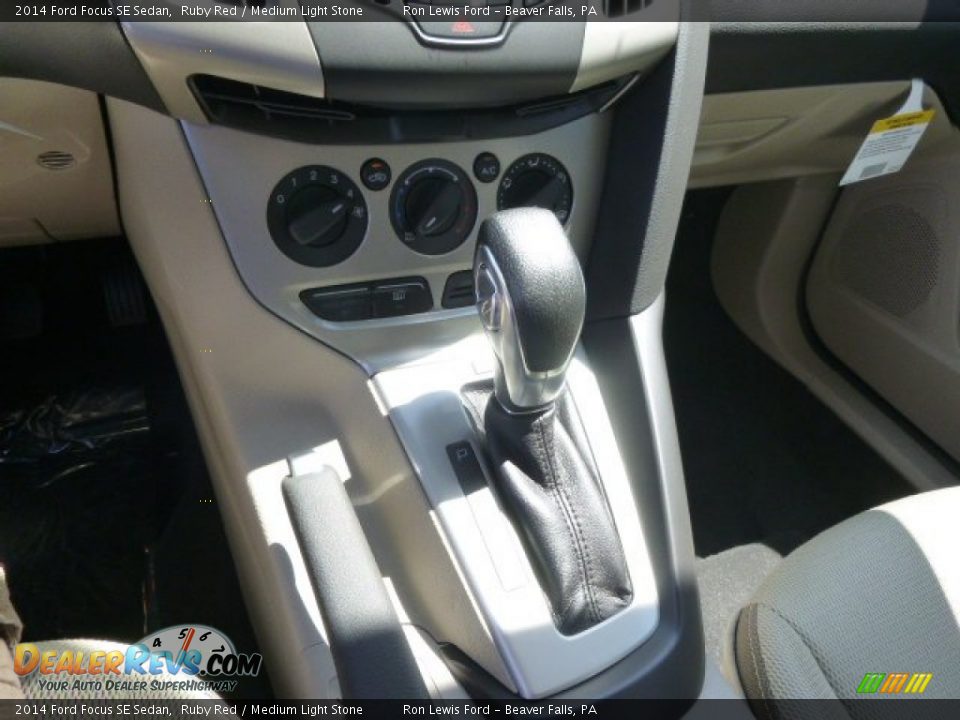 2014 Ford Focus SE Sedan Ruby Red / Medium Light Stone Photo #17