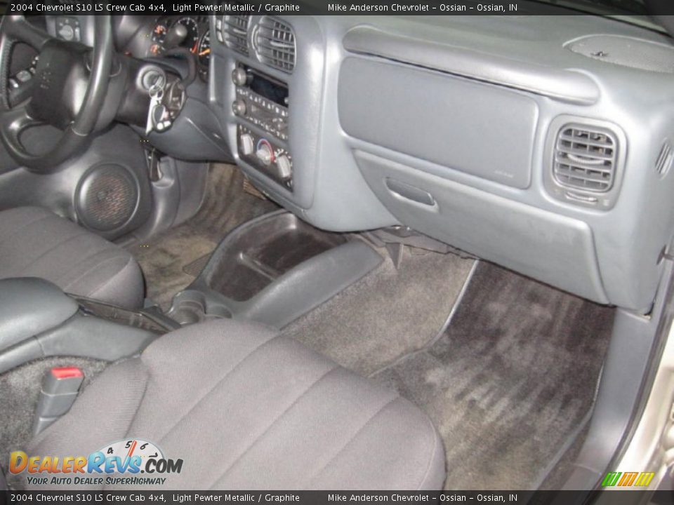 2004 Chevrolet S10 LS Crew Cab 4x4 Light Pewter Metallic / Graphite Photo #13
