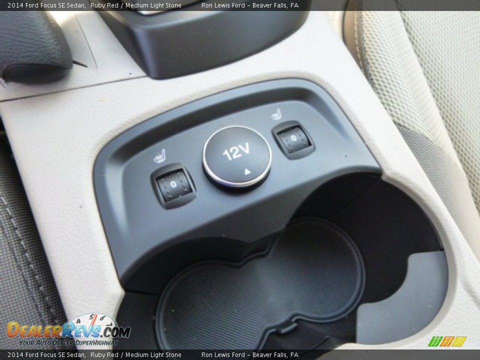2014 Ford Focus SE Sedan Ruby Red / Medium Light Stone Photo #18
