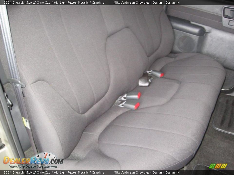 2004 Chevrolet S10 LS Crew Cab 4x4 Light Pewter Metallic / Graphite Photo #14