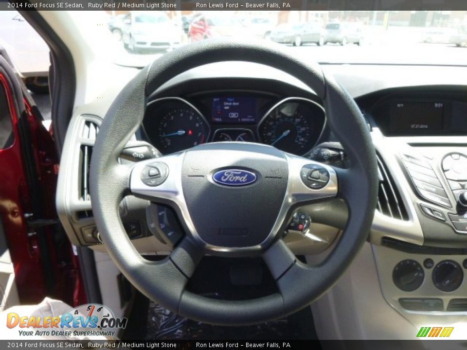 2014 Ford Focus SE Sedan Ruby Red / Medium Light Stone Photo #19