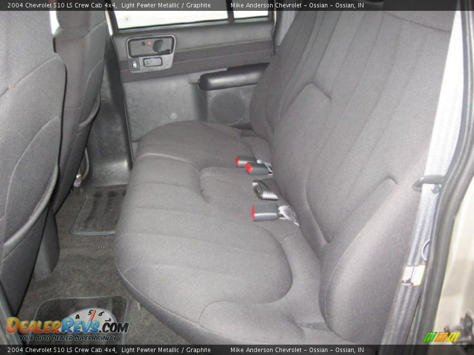 2004 Chevrolet S10 LS Crew Cab 4x4 Light Pewter Metallic / Graphite Photo #15