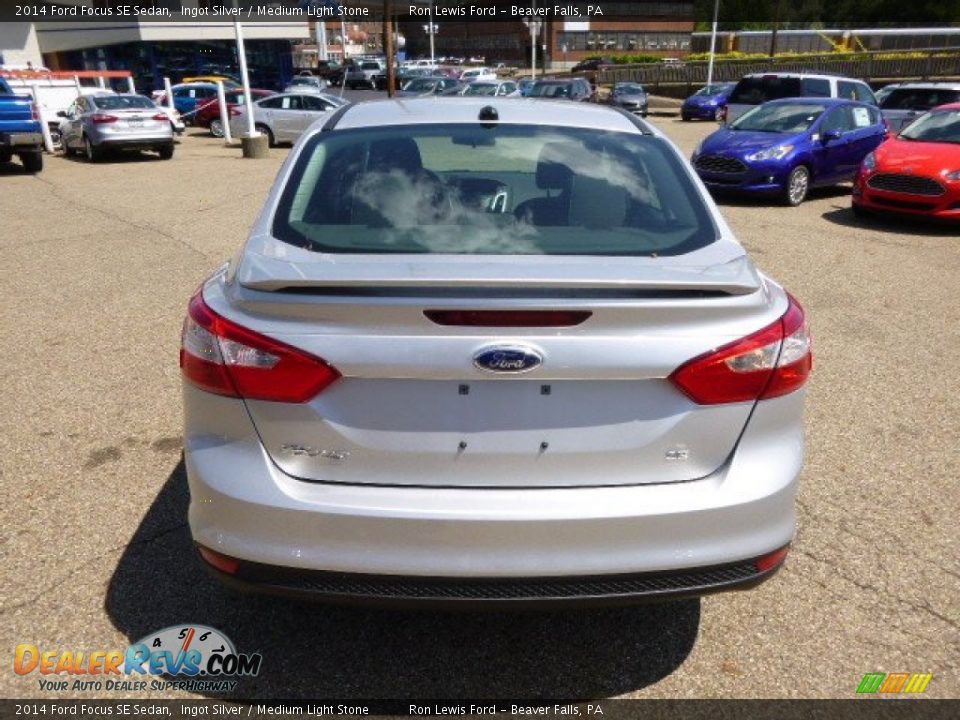 2014 Ford Focus SE Sedan Ingot Silver / Medium Light Stone Photo #7