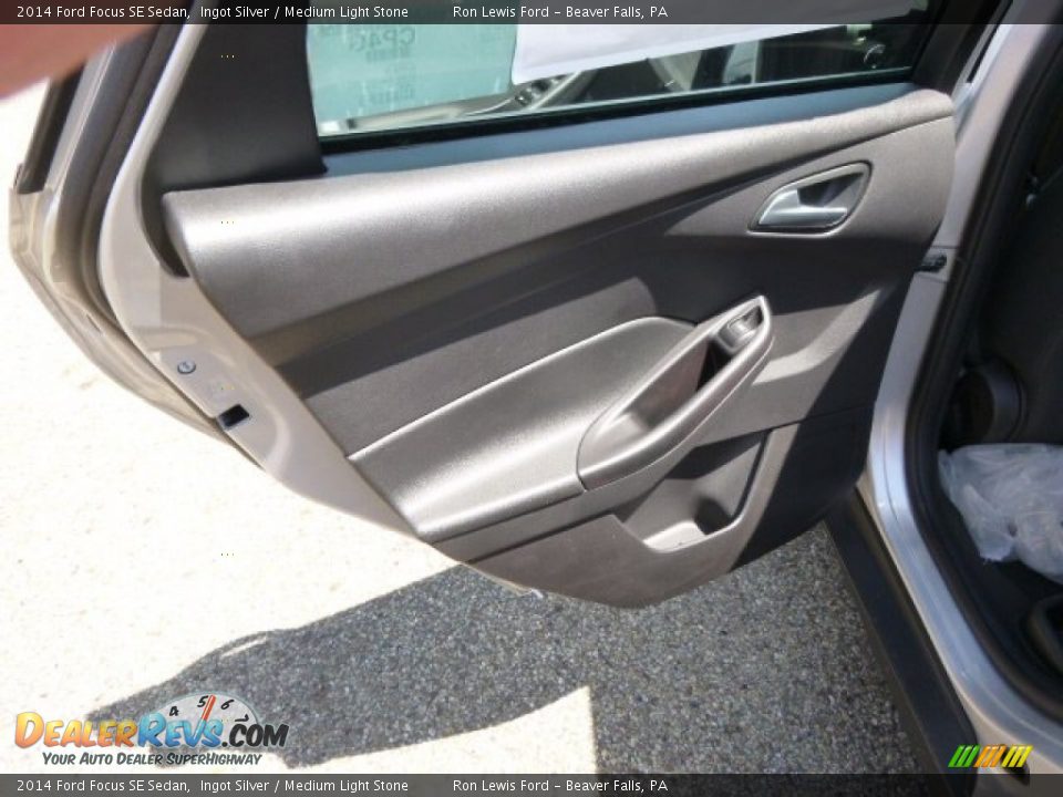 2014 Ford Focus SE Sedan Ingot Silver / Medium Light Stone Photo #13
