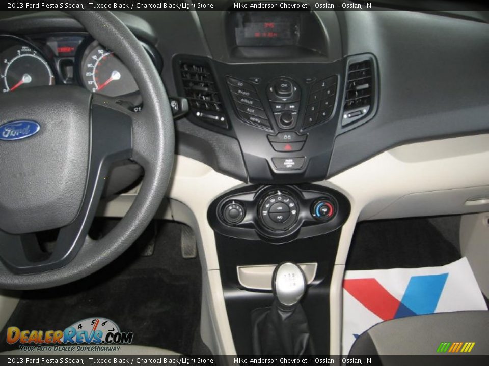 2013 Ford Fiesta S Sedan Tuxedo Black / Charcoal Black/Light Stone Photo #5