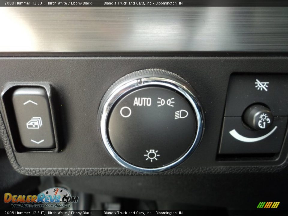 Controls of 2008 Hummer H2 SUT Photo #14