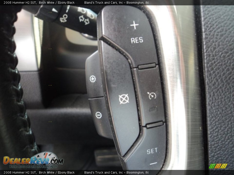 Controls of 2008 Hummer H2 SUT Photo #16