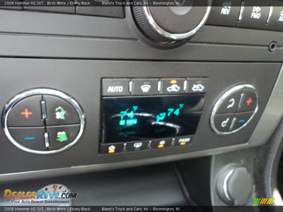 Controls of 2008 Hummer H2 SUT Photo #23