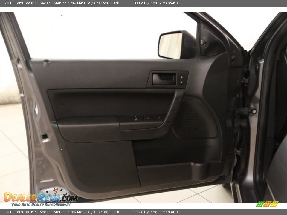 2011 Ford Focus SE Sedan Sterling Gray Metallic / Charcoal Black Photo #4
