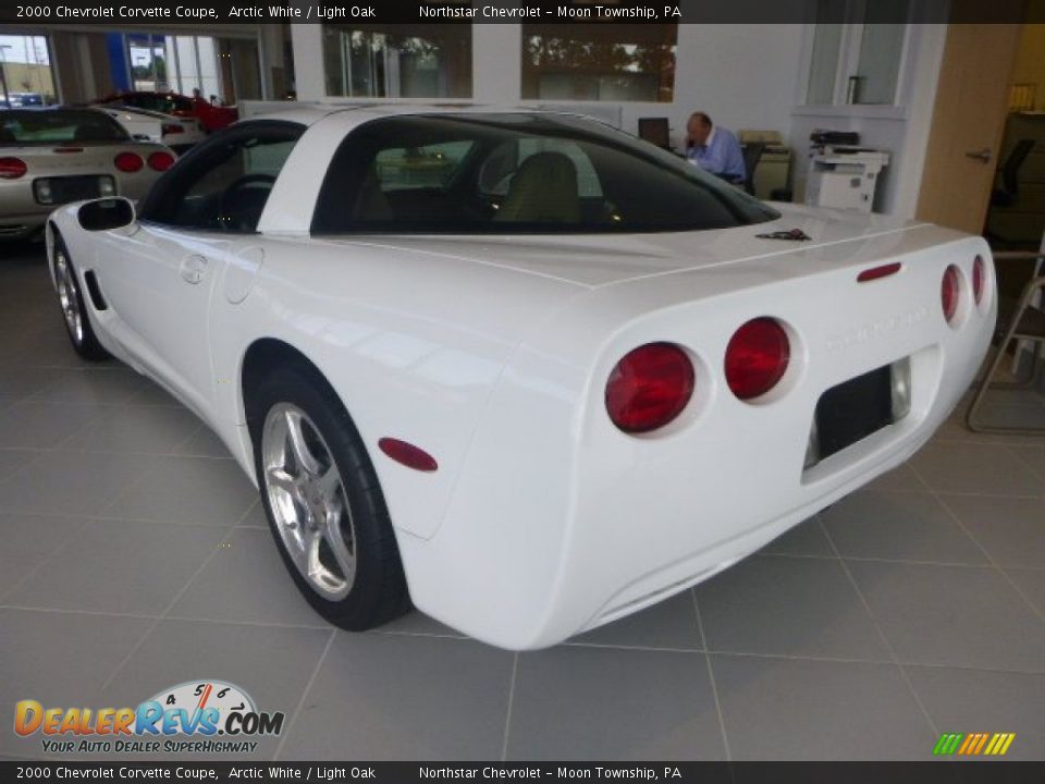 2000 Chevrolet Corvette Coupe Arctic White / Light Oak Photo #3