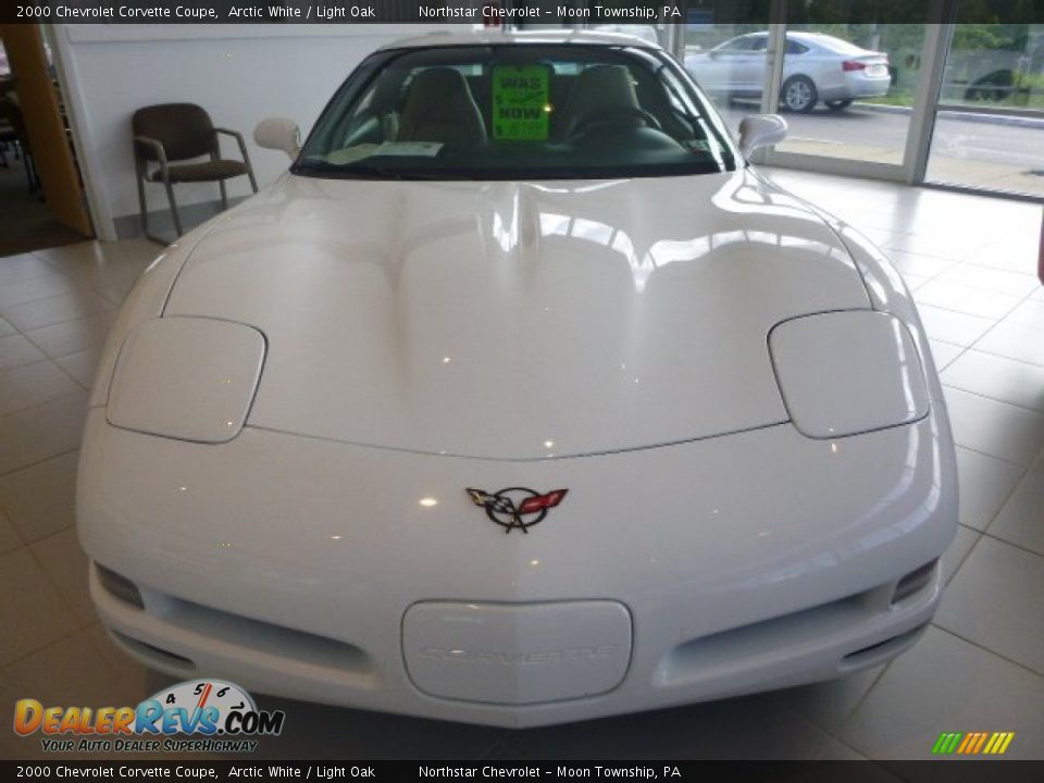 2000 Chevrolet Corvette Coupe Arctic White / Light Oak Photo #7